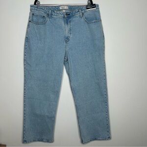 NWT Abercrombie & Fitch Vintage Straight High Rise Jeans Light Wash Size 34 18R
